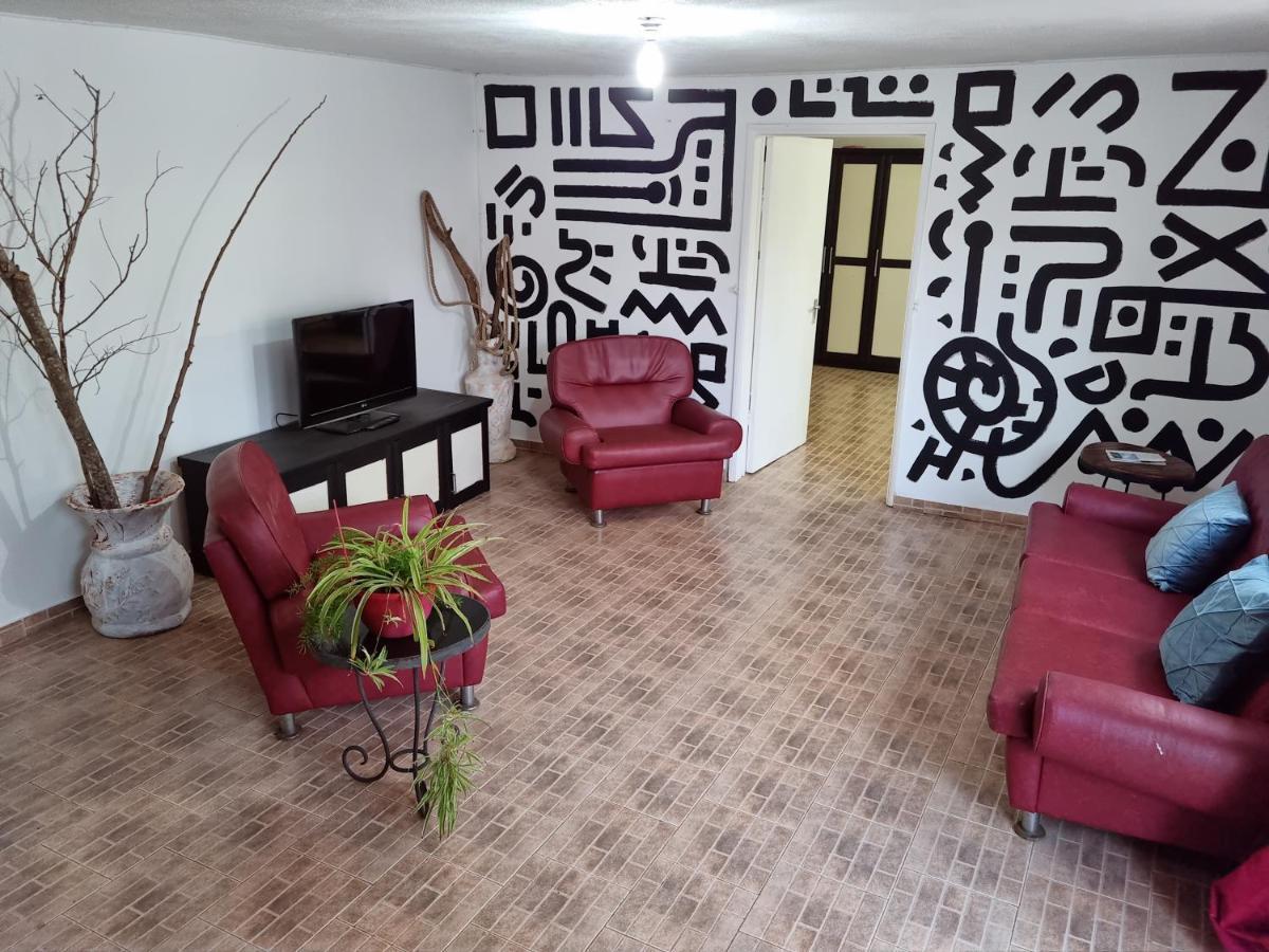 Chez Hedley : Couple/business Apartment *