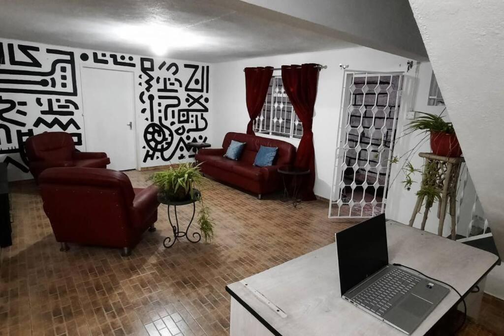 Chez Hedley : Couple/business Apartment *